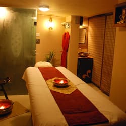 Couples treatment room(s), sauna, hot tub, steam room, body treatments