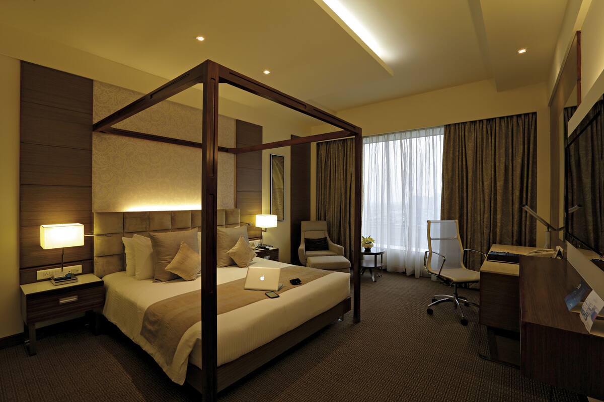 Seprai premium, selimut bulu angsa, dan tempat tidur Select Comfort