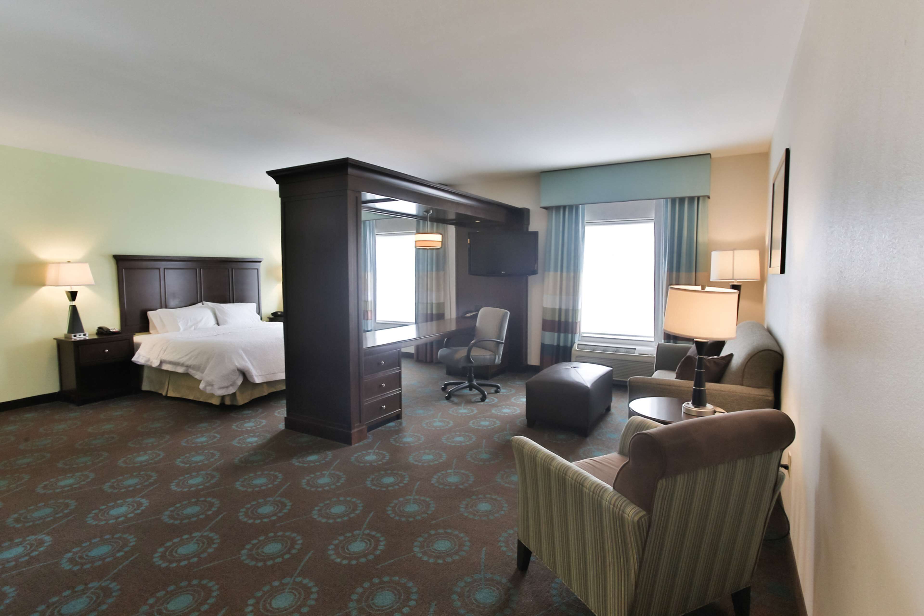 king studio suite | living area | 45-inch flat-screen tv with cable channels, tv