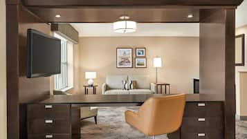 Studio Suite, King Bed Waterview | Hypo-allergenic bedding, desk, laptop workspace, blackout drapes
