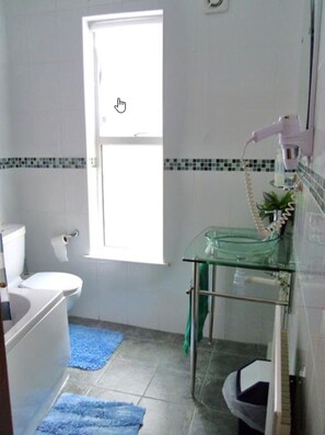 Standard Twin Room, Shared Bathroom | Bathroom