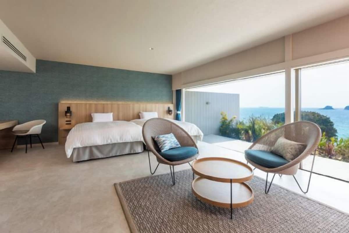 Down duvets, in-room safe