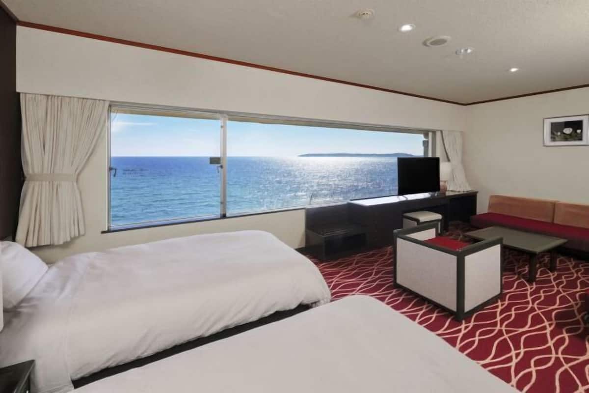 Down duvets, in-room safe