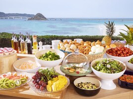 每日供应自助式早餐（每人 JPY 2200）