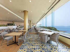 供应早餐和晚餐，海滩景观