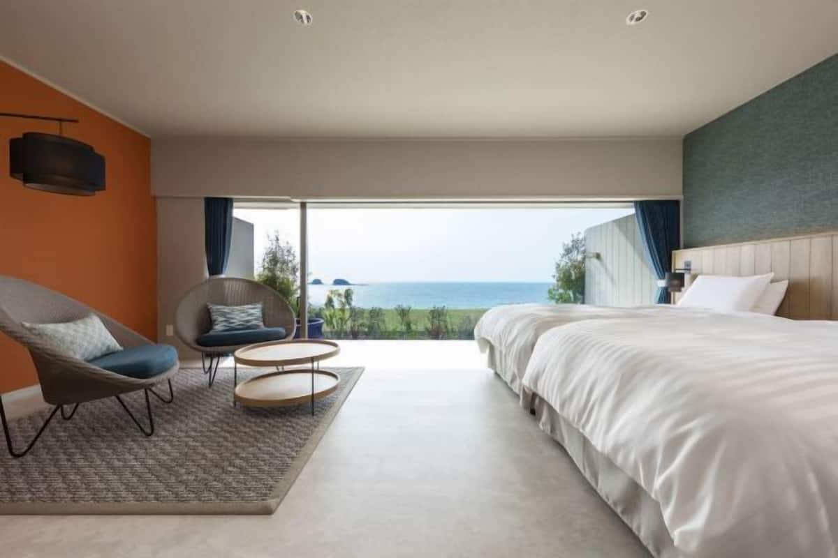 Down duvets, in-room safe