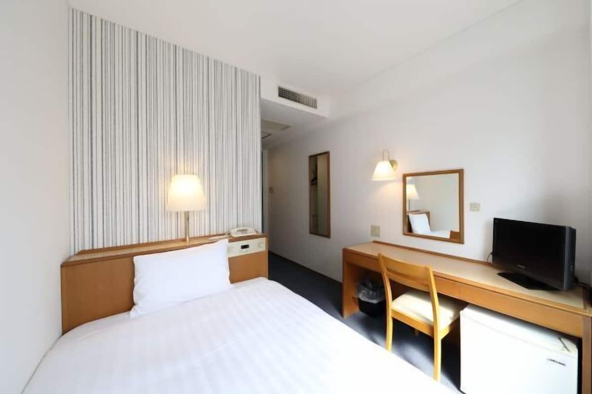 1 chambre, bureau, Wi-Fi gratuit, draps fournis