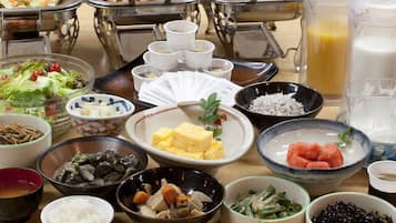 Daily buffet breakfast for a fee