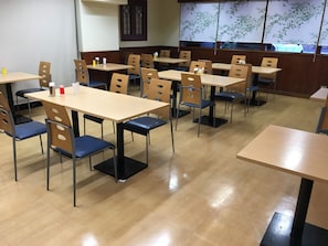 Daily buffet breakfast (JPY 1100 per person)