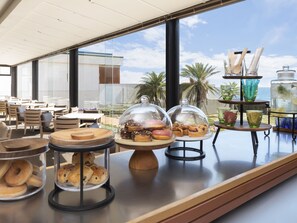 Lobby lounge - Kamogawa Grand Hotel (Kamogawa)