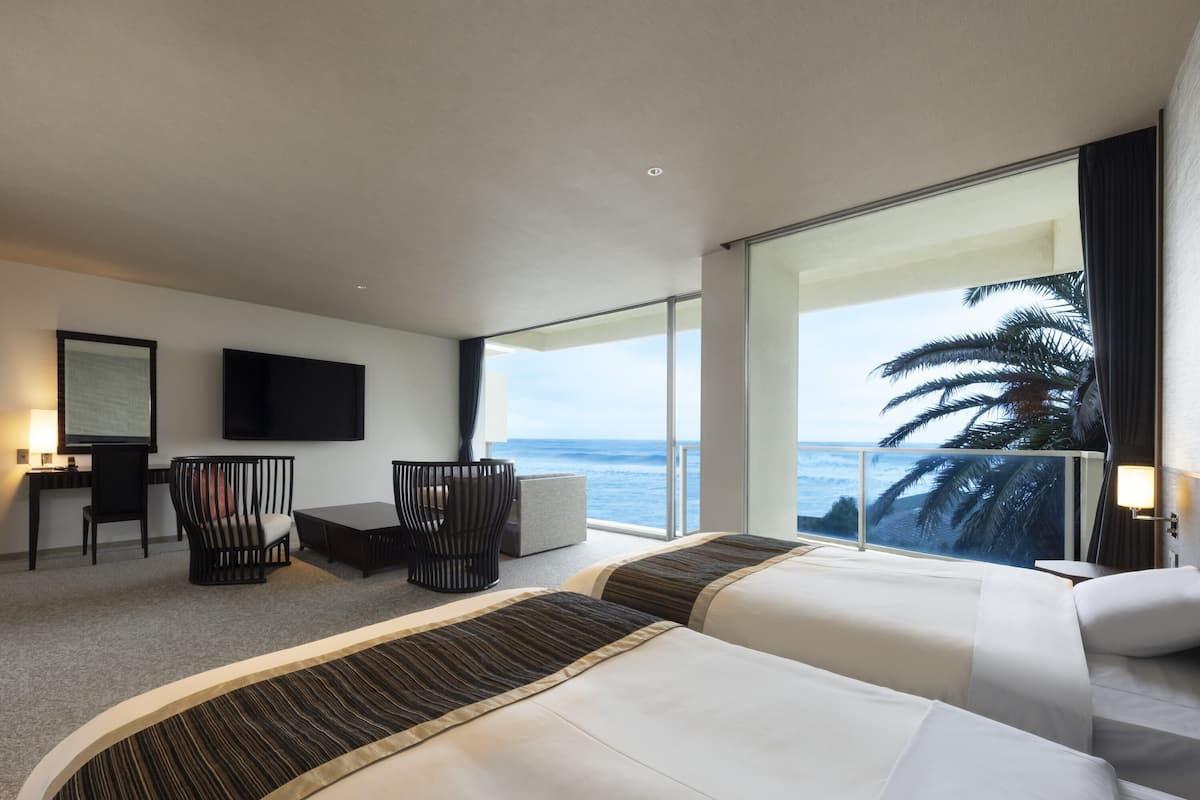 Vierpersoonskamer, niet-roken (68 sqm - Ocean View) | Donsdekens, een kluis op de kamer, gratis wifi, beddengoed