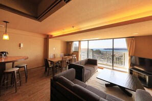 办公桌、笔记本电脑工作区、遮光窗帘、免费 WiFi