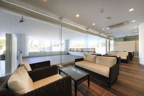 Lobby sitting area - Katsuura Hilltop Hotel & Residence (Katsuura)