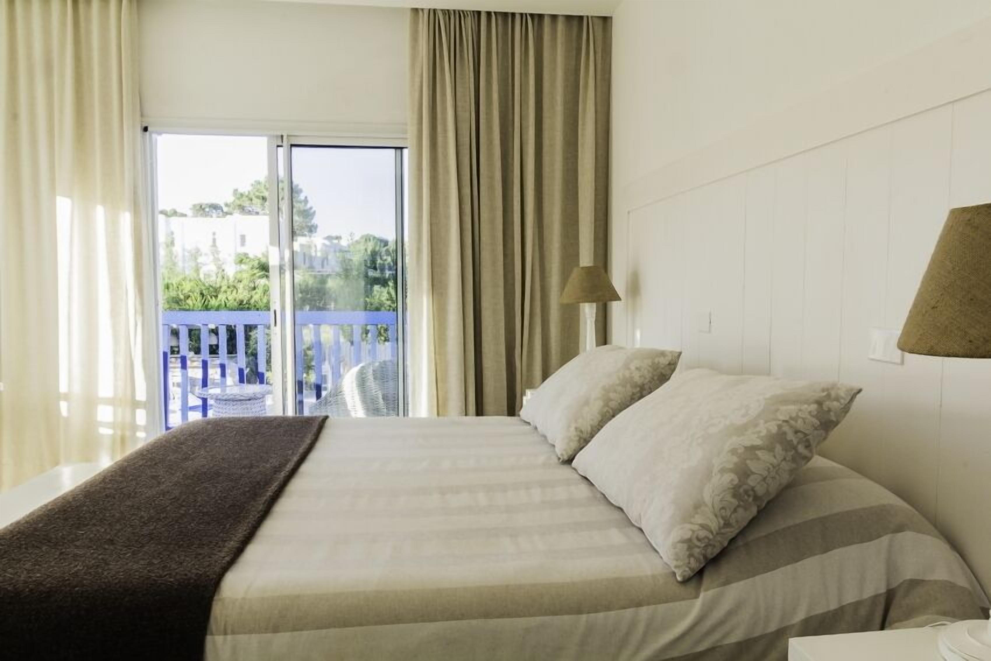 superior room, jetted tub | minibar, in-room safe, desk, blackout curtains