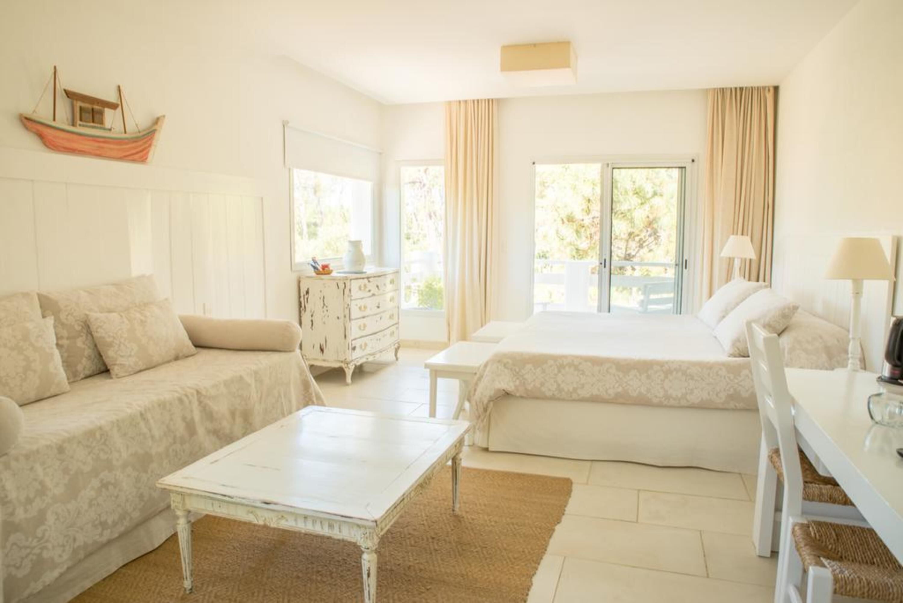 superior room | minibar, in-room safe, desk, blackout curtains