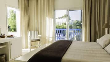 Minibar, in-room safe, desk, blackout curtains