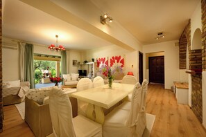 Suite | Living area