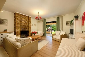 Suite | Wohnbereich | Fernseher