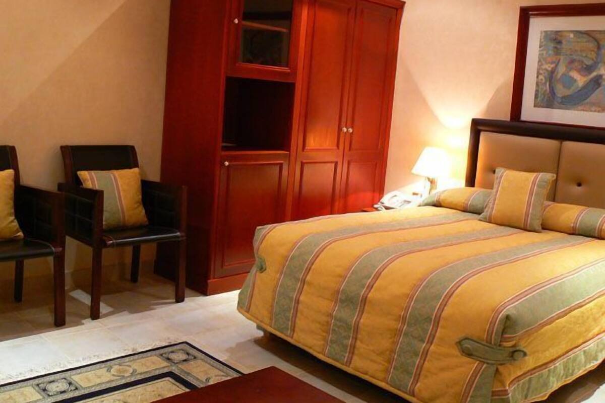 Chambre Simple | Literie de qualité supérieure, couette en duvet d'oie