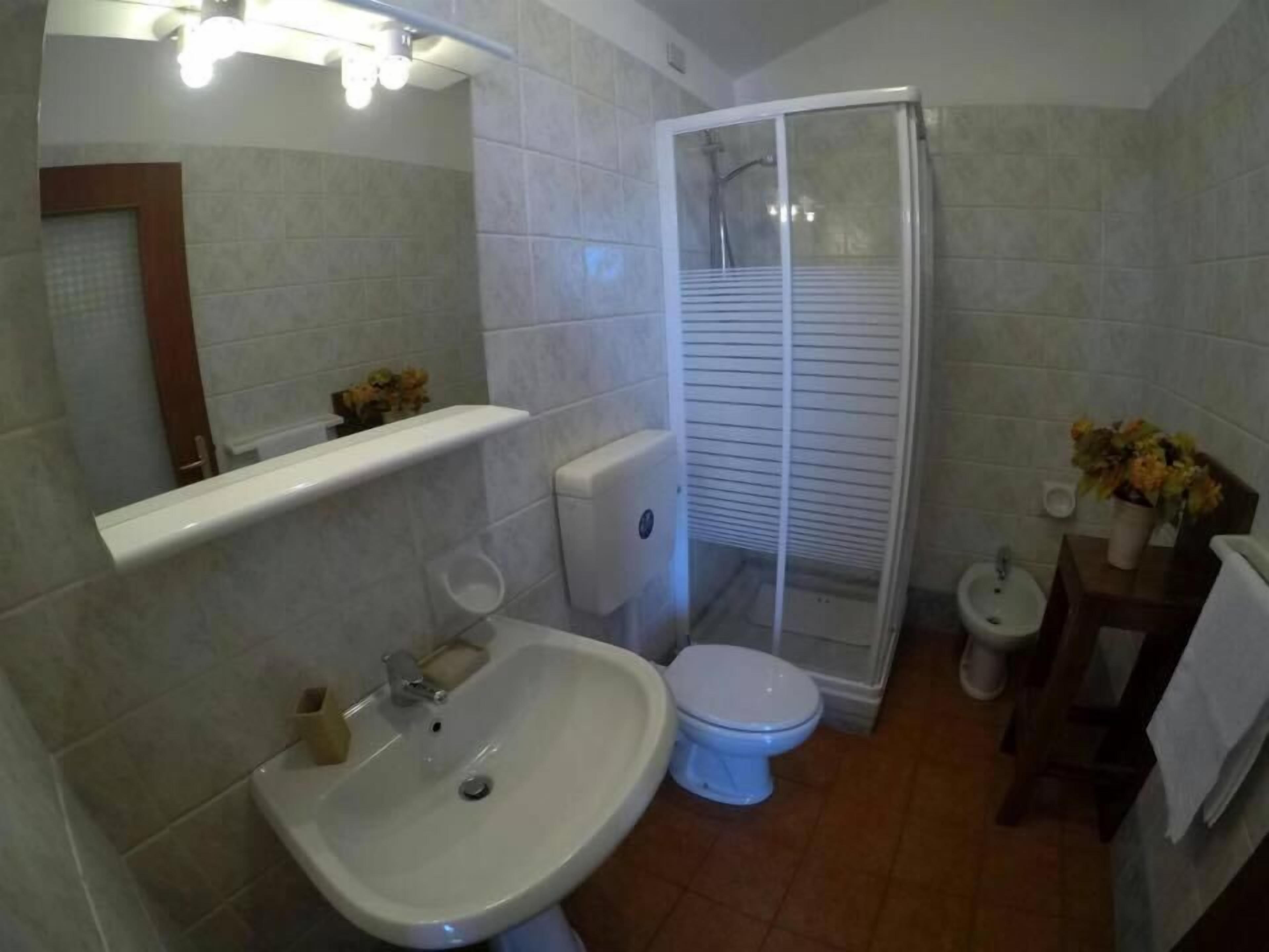 free toiletries, towels