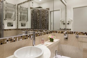 Shower, free toiletries, hair dryer, slippers - Residenza Zanardelli (Rome)