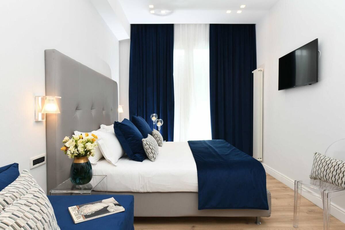Premium bedding, minibar, in-room safe, desk