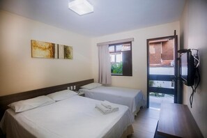 Minibar, coffre-fort, accès au Wi-Fi (inclus), literie fournie