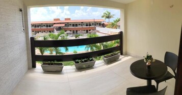 LUXO VISTA PISCINA | Frigobar, cofres nos quartos, Wi-Fi de cortesia, roupa de cama