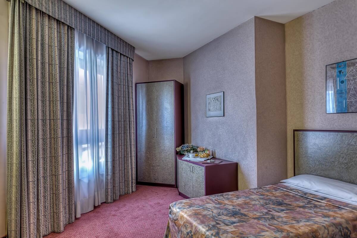 Down comforters, minibar, in-room safe, desk