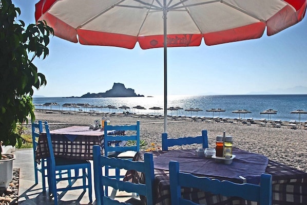 Outdoor dining - Sacallis Inn Beach Hotel (Kos)