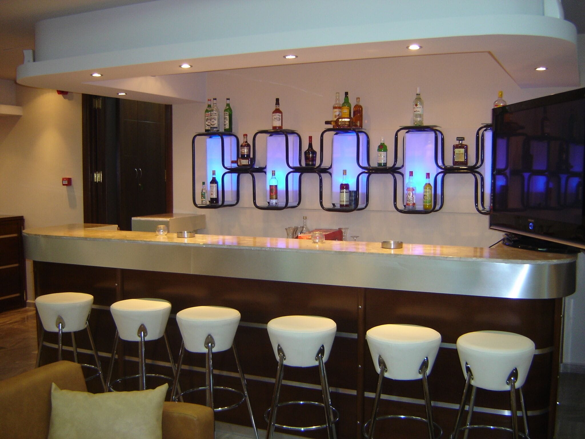 Bar (trong khuôn viên)