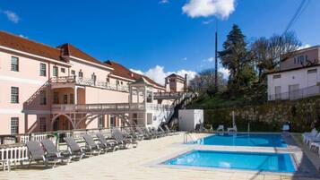 Seasonal outdoor pool, pool umbrellas, sun loungers