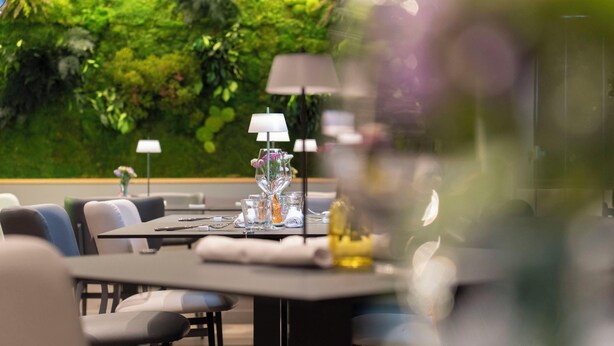 A dining area with tables set for two, featuring modern chairs and a glass partition. - B&B Medinblu Via Miraglia (Reggio Calabria)