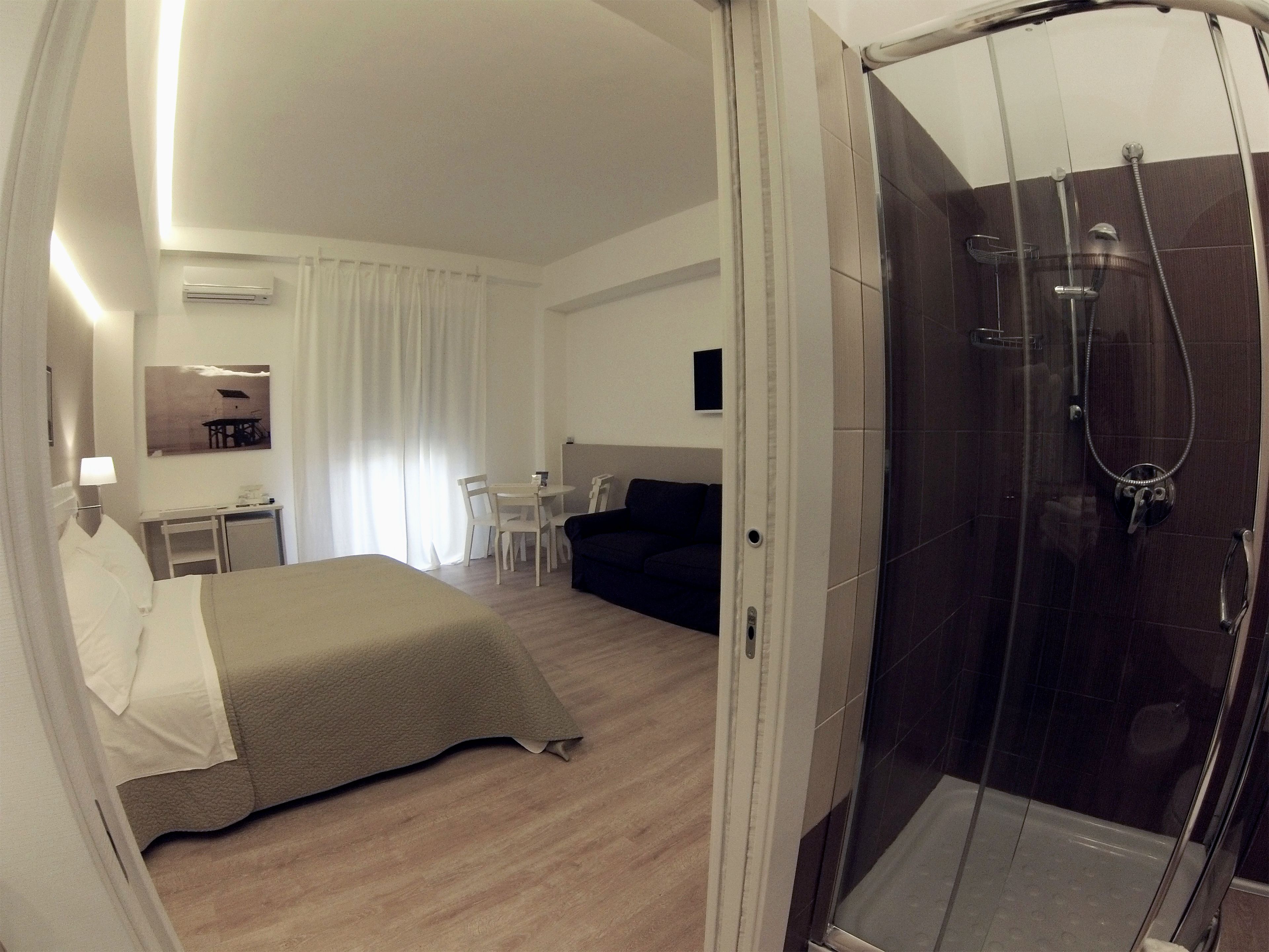 Shower, free toiletries, hair dryer, bidet