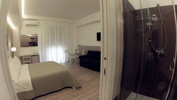 Shower, free toiletries, hair dryer, bidet