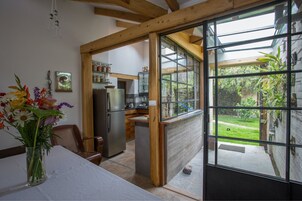 Rumah | Brankas dan dilengkapi dengan perabotan berbeda-beda