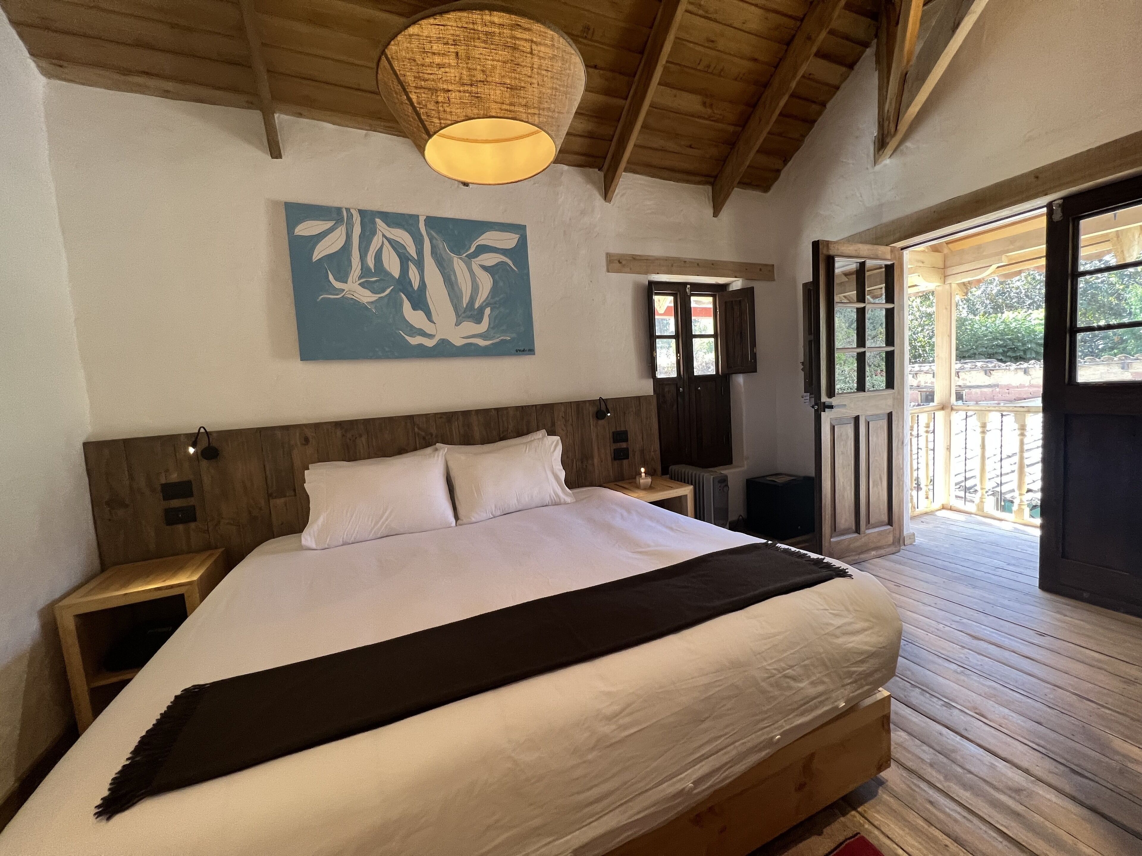 高級四人房, 露台, 山景 | 房內夾萬、獨特裝修、遮光窗簾/窗簾、熨斗/熨衫板