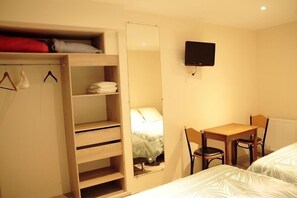 Triple Room | Premium bedding, free cribs/infant beds, free WiFi - Hotel Pourcheresse (Dole)