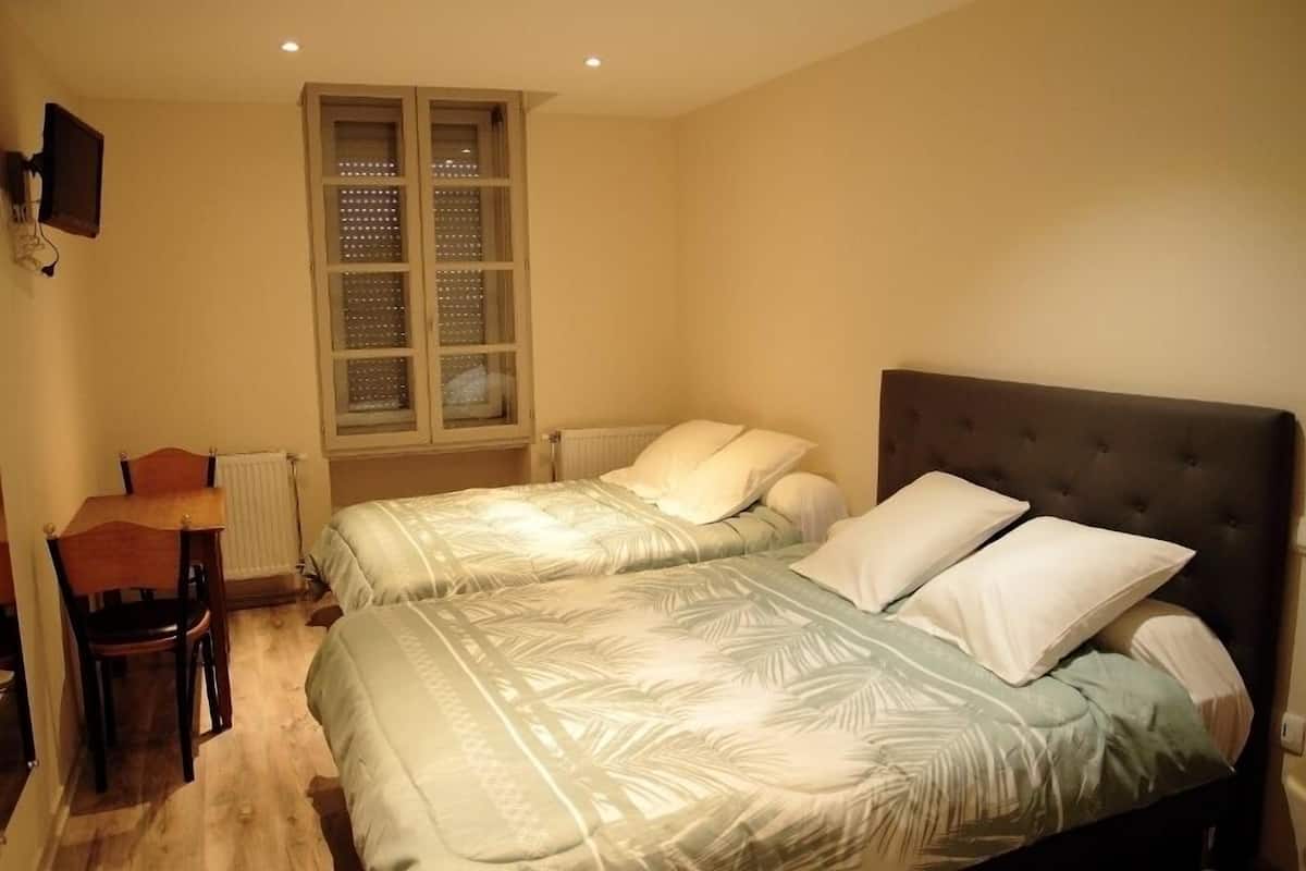 Camera tripla | Biancheria da letto di alta qualità, culle/letti per bambini (gratuiti)