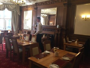Breakfast, lunch, dinner and brunch served - The Victoria Hotel (Kirkcaldy)