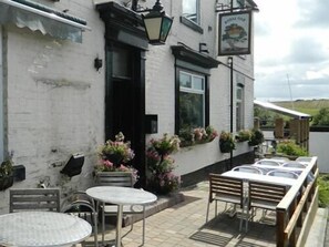 Exterior - The Royal Oak (Durham)