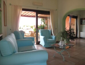 Coin salon dans le hall