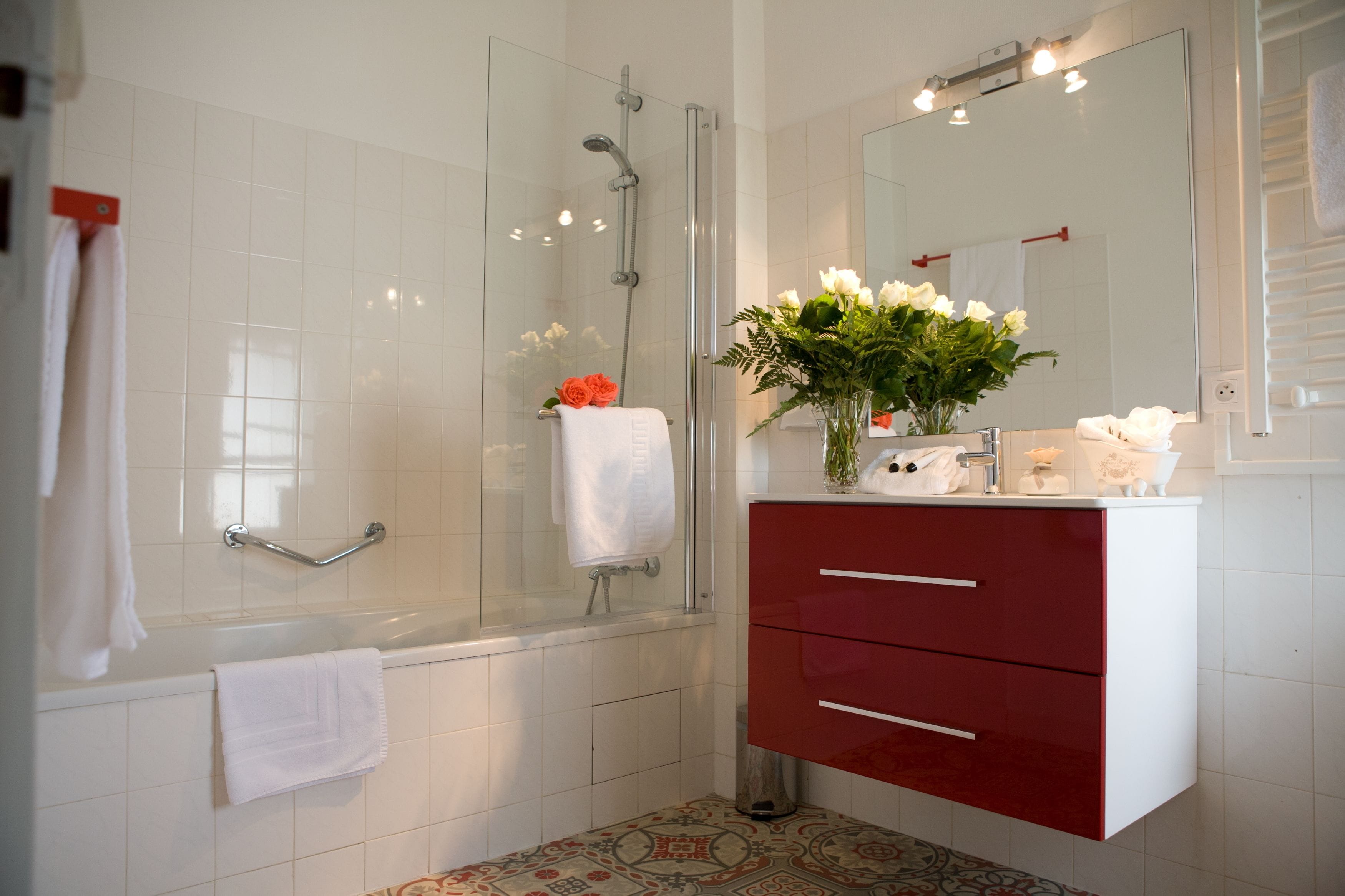 classic room | bathroom | rainfall showerhead, free toiletries, hair dryer, towels