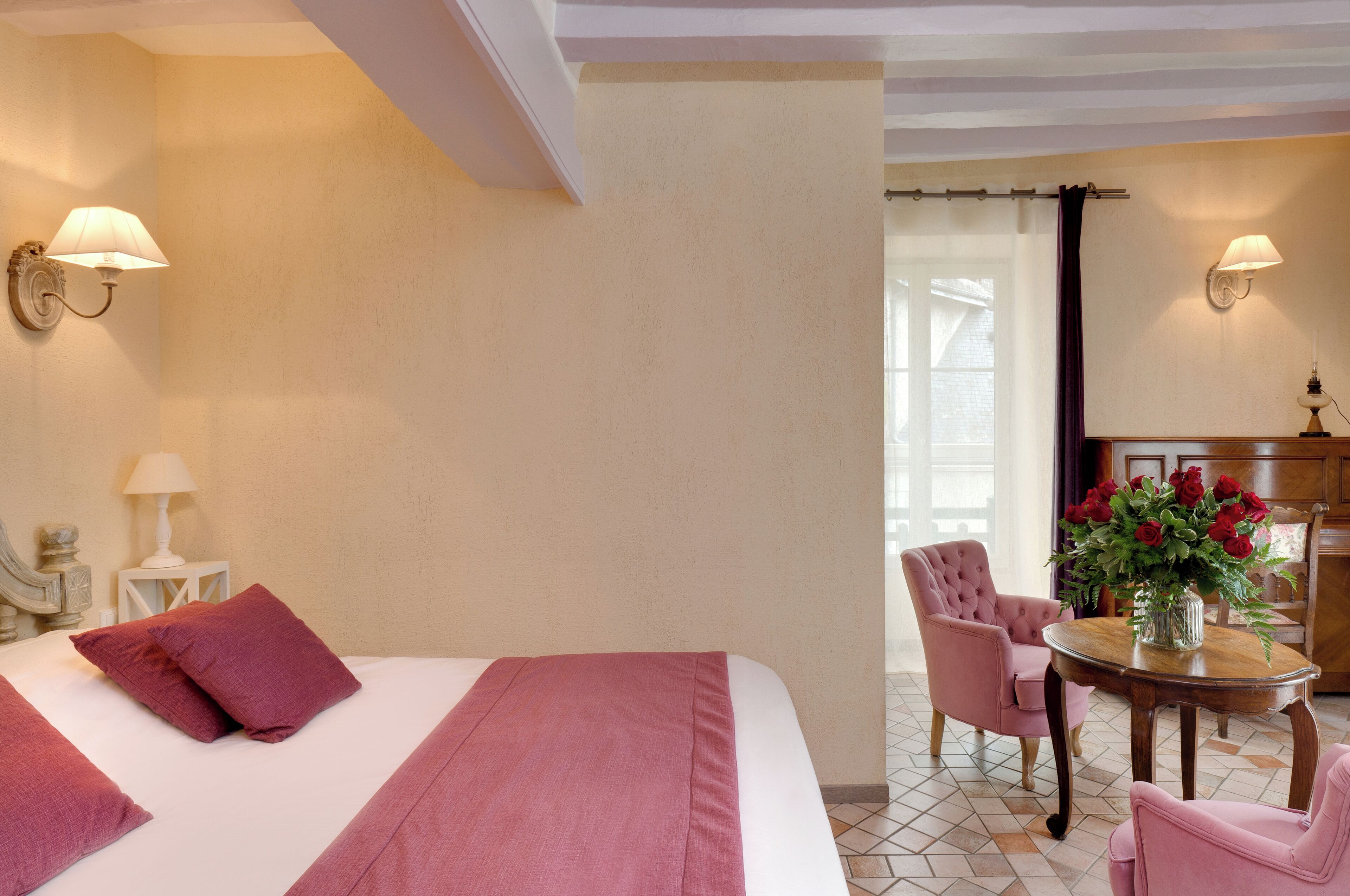 traditional double room | in-room safe, individually decorated, desk, laptop workspace