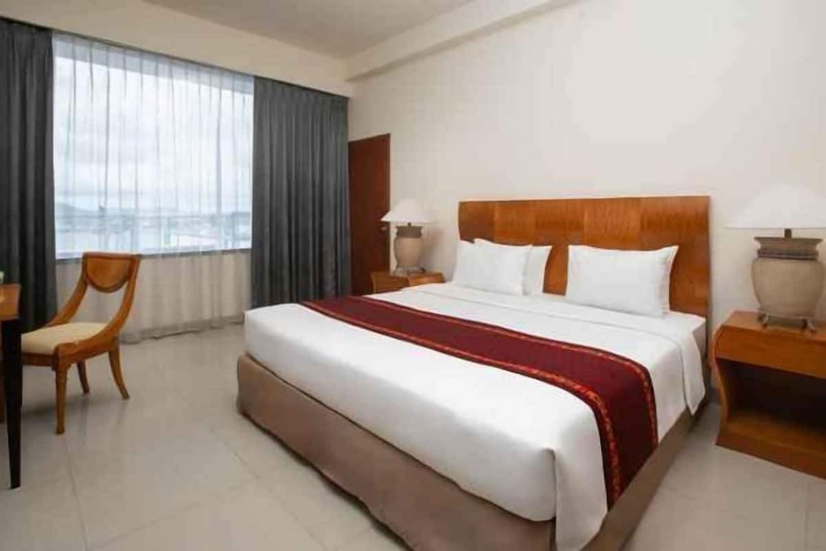 Minibar, in-room safe, desk, rollaway beds