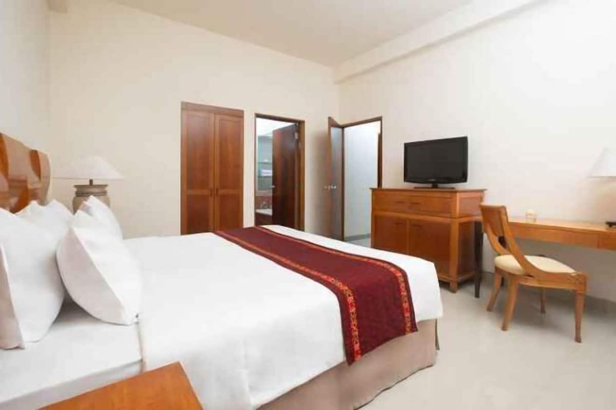 Minibar, safe på rommet, skrivebord og ekstrasenger (mot et tillegg)