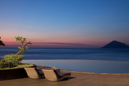 室外游泳池,日光浴躺椅