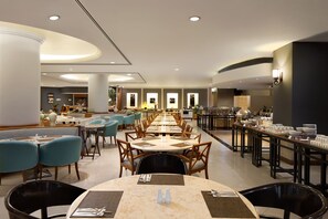 Morgenmadsbuffet hver dag (170000 IDR pr. person)