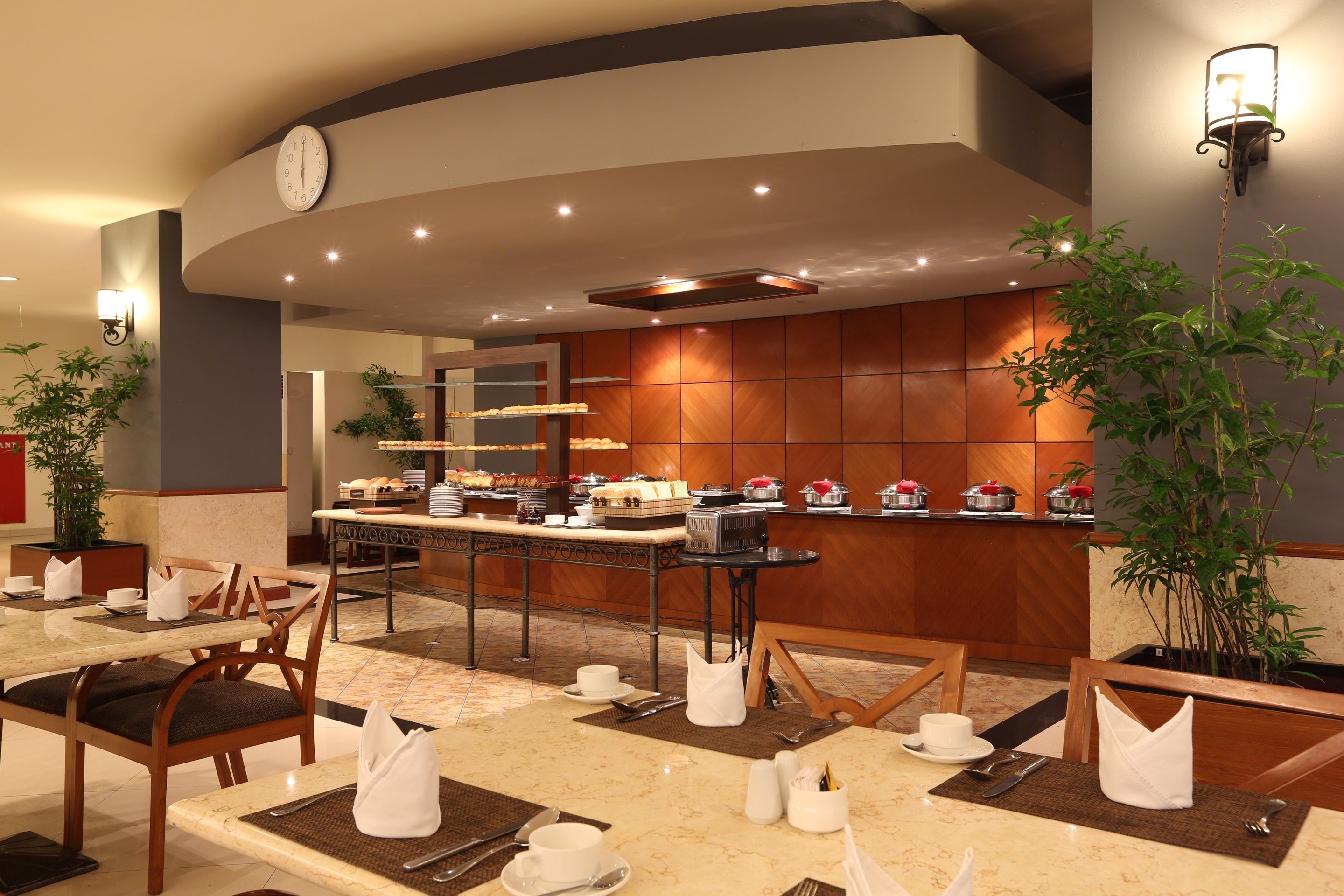 breakfast, lunch, dinner served; vietnamese cuisine