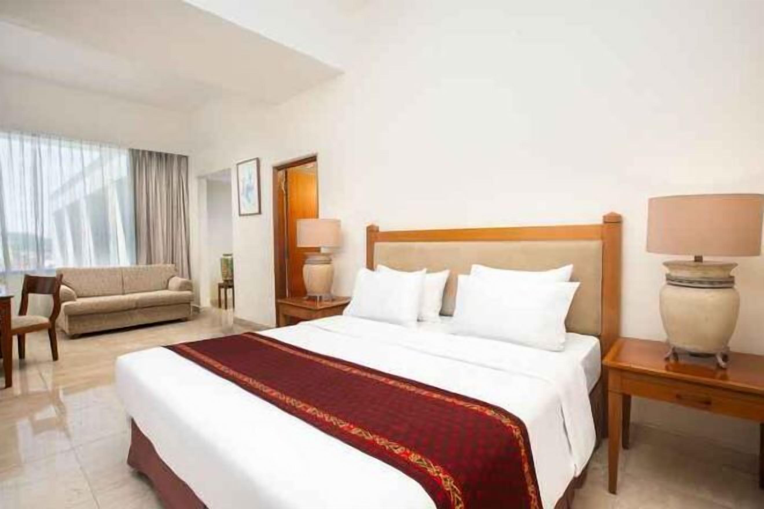 Minibar, in-room safe, desk, rollaway beds